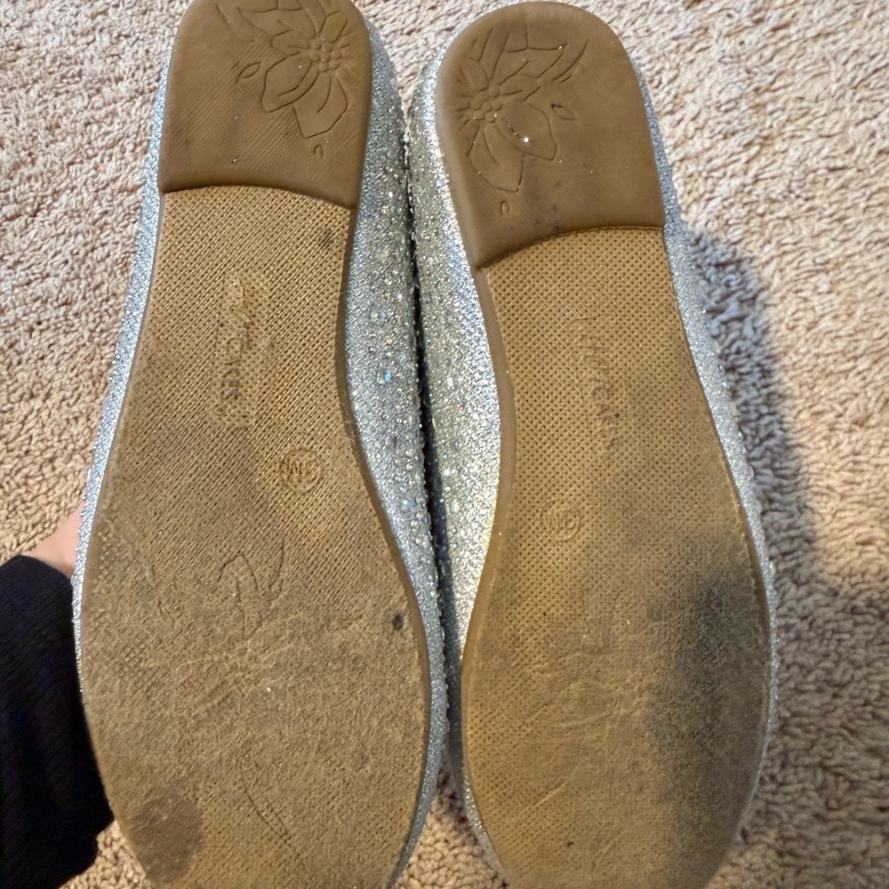 Hot Cakes Sparkling Silver Girls Ballet Flats - Picture 3 of 4